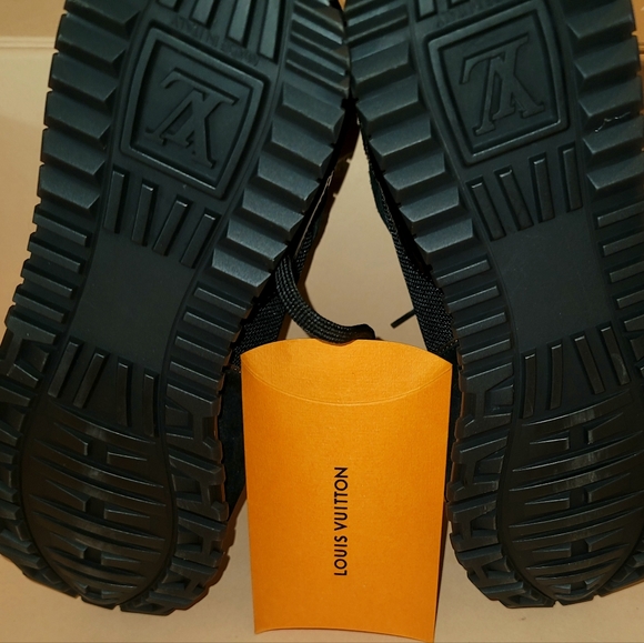 Authentic Louis Vuitton Women's Run Away Sneaker. Size 39. - Picture 6 of 13